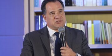 Alldaynews.gr Προκλητικός Άδωνις: «Σαν υπουργός δεν έχω μισθό, χάνω 600€ το μήνα, θα έπρεπε να έχουμε μισθούς» (video)