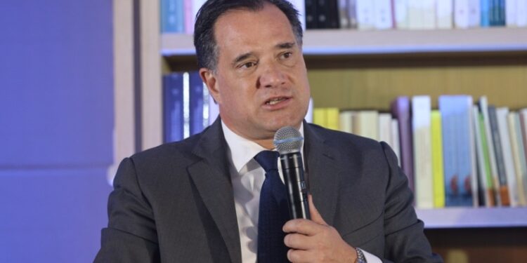 Alldaynews.gr Προκλητικός Άδωνις: «Σαν υπουργός δεν έχω μισθό, χάνω 600€ το μήνα, θα έπρεπε να έχουμε μισθούς» (video)