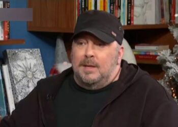 «Πατέρα κάτσε φρóνιμα, μην γiνεσαι ρεζiλι»: Η απiθανη αντίδραση της κόρης του Πλεύρη για τον γάμο του πατέρα της