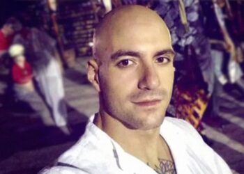 Κλαίνε και οι ουρανοί: Ξεψύχησε ο 31χρονος αστυνομικός που χτυπήθηκε από φωτοβολίδα στου Ρέντη