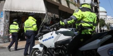 Alldaynews.gr Της επιτέθηκε επειδή κόρναρε – «Χτυπούσε το αυτοκίνητο και με κλώτσησε»