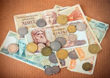 Τελικά ήταν καλύτερα με δραχμές; Με 2 ευρώ έπαιρνες τυρόπιτα, ζαμπονοτυρόπιτα και κουλούρι (Πίνακες)