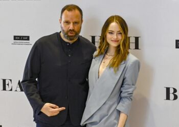 Τέμπη: Η συγκινητική ανάρτηση του πατέρα της 28χρονης Ελπίδας που πέθανε στο δυστύχημα – «Αύριο θα έπαιρνε το πτυχίο της»