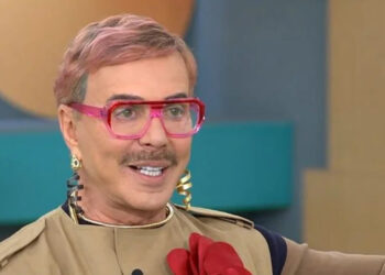 Λάκης Γαβαλάς: Κοιτούσε τα πόδια μου και του λέω “κύριε Λιάγκα, χαίρομαι που αρχίζετε να με βλέπετε από τόσο χαμηλά”