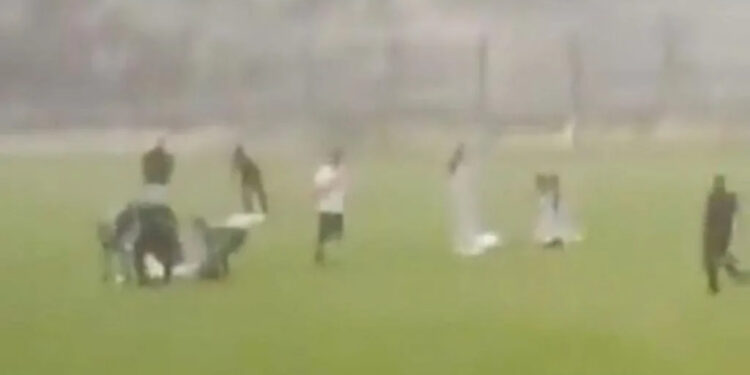 Σοκ στη Βραζιλία: Κεραυνός σκότωσε ποδοσφαιριστή εν ώρα αγώνα! (video)