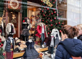 Ανοιχτά τα μαγαζιά σήμερα Κυριακή 24/12 για τα τελευταία ψώνια – Το ωράριο των καταστημάτων για την εβδομάδα μέχρι την Πρωτοχρονιά