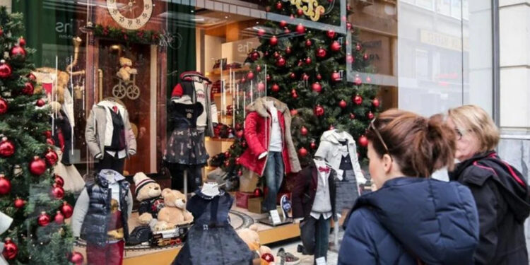 Ανοιχτά τα μαγαζιά σήμερα Κυριακή 24/12 για τα τελευταία ψώνια – Το ωράριο των καταστημάτων για την εβδομάδα μέχρι την Πρωτοχρονιά
