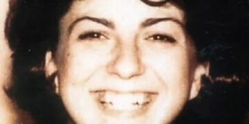 Alldaynews.gr 104 μαχαιριές, ένας ύποπτος, μια αστυνομική ντροπή: Η άγρια δολοφονία της Ελληνίδας φοιτήτριας ιατρικής που 25 χρόνια μετά παραμένει ανεξιχνίαστη