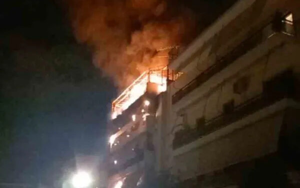 Άνω Πατήσια: Συναγερμός στην πυροσβεστική από μεγάλη φωτιά σε πολυκατοικία