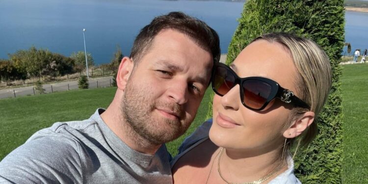 Alldaynews.gr Παίκτης σε Σεφερλή για Ταϊλάνδη: «Πας στο εμπορικό που είναι χλίδα και απ’ έξω έχει καλαμάκι ψητό …κροκόδειλο» (video)