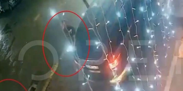 Γκάζι: Νέο βίντεο από τους πυροβολισμούς – Γαζώνουν με σφαίρες τους Κρητικούς και ξηλώνουν τις πινακίδες