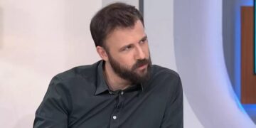 Alldaynews.gr Σοκάρει ο Νίκος Γκέλια: «Είχε ανοίξει το κρανίο του, η μητέρα μου κρατούσε ότι είχε απομείνει από το κεφαλάκι του»