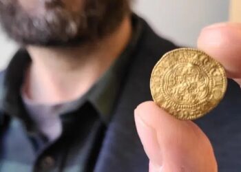 «Βρήκαμε σπάνιο νόμισμα του 1859 σε σεντούκι του πατέρα μας όταν πέθανε» – Η απρόσμενη ανακάλυψη που… γέμισε τις τσέπες τους