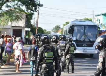 Πυροβολισμοί σε φυλακή της Παραγουάκης κατά τη μεταφορά αρχηγού συμμορίας – Τουλάχιστον 10 νεκροί