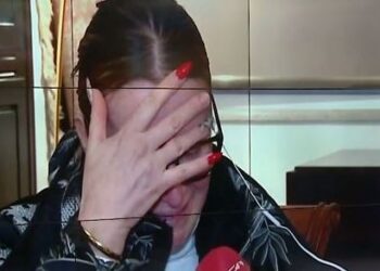 Βριλήσσια: «Δεν το είχα καταλάβει, ζητώ συγγνώμη από τις κόρες μου» λέει η σύζυγος του κομμωτή με τις κρυφές κάμερες