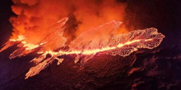 Alldaynews.gr Έκρηξη ηφαιστείου στην Ισλανδία – Ποτάμια λάβας κοντά στο Ρέικιαβικ – Εικόνες αποκάλυψης