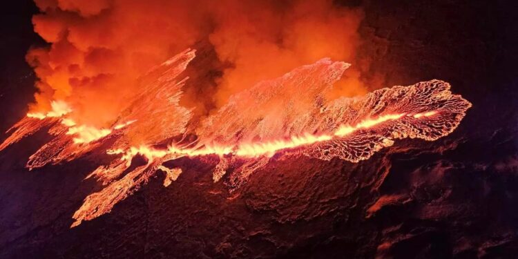 Alldaynews.gr Έκρηξη ηφαιστείου στην Ισλανδία – Ποτάμια λάβας κοντά στο Ρέικιαβικ – Εικόνες αποκάλυψης