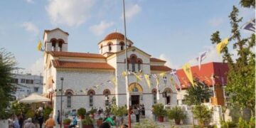 Ντpοπή: Δείτε το χριστουγεννιάτικο στολισμό στη Δραπετσώνα