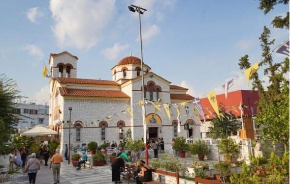 Ντpοπή: Δείτε το χριστουγεννιάτικο στολισμό στη Δραπετσώνα