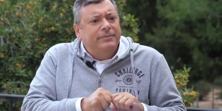 Alldaynews.gr Τρομακτικό! Ανεμοστρόβιλος διέλυσε σπίτι εξαμελούς οικογένειας στην Βάρη (φωτο)