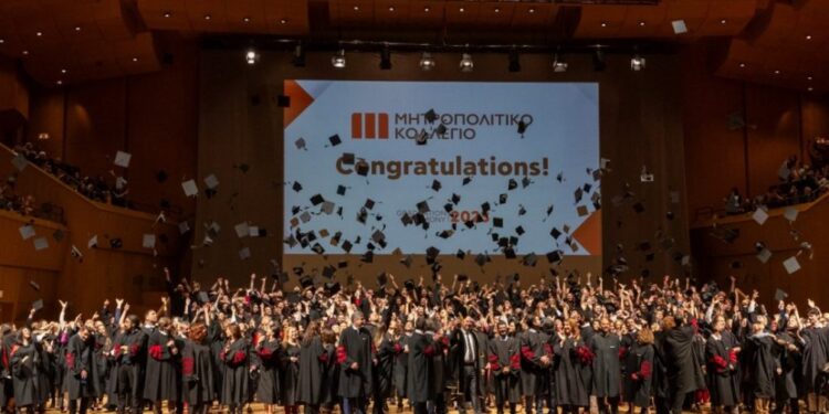 Για εξαπάτηση καταγγέλλουν απόφοιτοι το Μητροπολιτικό Κολλέγιο – Η απάντηση του Κολλεγίου
