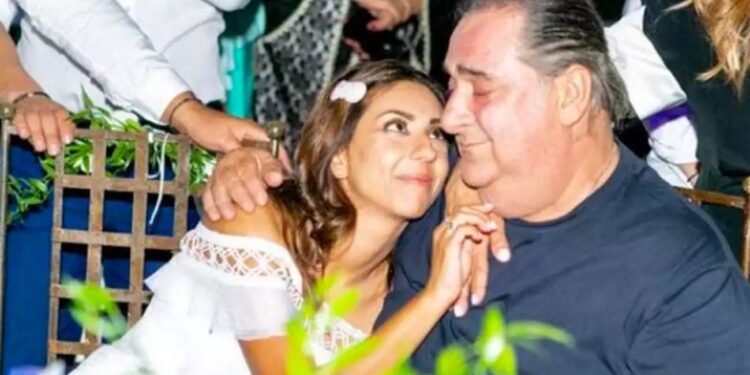 Alldaynews.gr Το συγκινητικό αντίο της Ειρήνης Κεσογλίδου στον πατέρα της, Βασίλη Καρρά