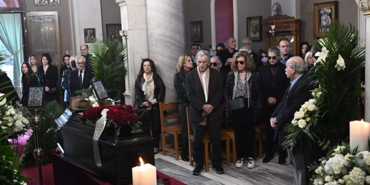 Alldaynews.gr Κηδεύτηκε με το αγαπημένο του καπέλο ο Βασίλης Βασιλικός – «Είναι μεγάλος ο καημός, έχασα αδερφό» είπε συγκινημένος ο Γαβράς (video)