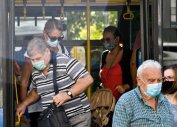 Alldaynews.gr Κορονοϊός: Σύσταση για χρήση μάσκας σε κλειστούς χώρους, νοσοκομεία και ΜΜΜ – Τι αποφάσισε η Εθνική Επιτροπή Λοιμώξεων