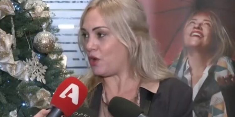 Alldaynews.gr Η Λίνα Σακκά σε σπάνια δημόσια εμφάνιση: «Είμαι καλά, έχω σταθεί στα πόδια μου»