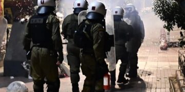 Alldaynews.gr Ρέντη: «Δεν μπορούμε να τον κρατήσουμε» – Συγκλονίζει το ηχητικό ντοκουμέντο λίγη ώρα μετά την επίθεση στον 31χρονο αστυνομικό