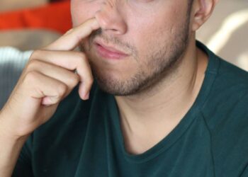 Νέα μελέτη αποκάλυψε πως το σκάλισμα της μύτης μπορεί να προκαλέσει Αλτσχάιμερ