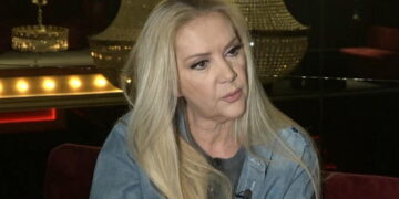 Alldaynews.gr Έλντα Πανοπούλου: «Είμαστε σίγουροι ότι ο κύριος Βασιλείου είναι πατέρας του Γιώργου Αλκαίου;»