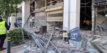 Alldaynews.gr Βομβαρδισμένο τοπίο το κέντρο του Πειραιά μετά την ισχυρότατη έκρηξη – Αναζητούνται οι δράστες (φωτο, video)