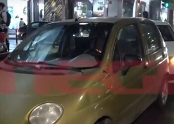 Αυτό είναι το αυτοκίνητο με το οποίο προσπάθησε να διαφύγει ο 71χρονος δολοφόνος της 43χρονης στη Σαλαμίνα