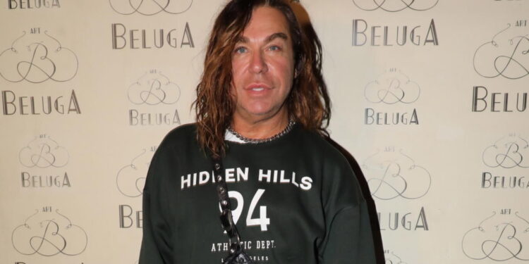 Alldaynews.gr «Μικρός έπαιζα με κούκλες, ο γιατρός είπε στη μαμά μου ότι ή πολύ γυναικάς θα γίνω, ή…»