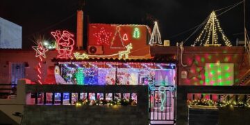 Ο 12χρονος Νικηφόρος μετέτρεψε το σπίτι του σε… χριστουγεννιάτικο χωριό – «Μου πήρε δύο εβδομάδες»