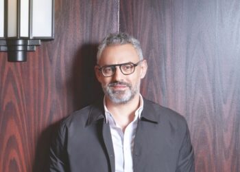 «Θάνο, ηρέμησε»: «Λύγισε» στον αέρα ο κάμεραμαν του Ράδιο Αρβύλα, ζήτησε το λόγο, δεν άντεξε & ξέσπασε σε κλάματα