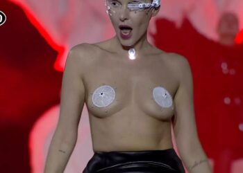 Τάμτα: Η tορless εμφάνιση στα MadWalk που άφησε τους πάντες με το στόμα ανοιχτό (video)