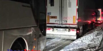 Alldaynews.gr Γολγοθάς για 100 Έλληνες – Κολλημένοι στα χιόνια για ώρες στον δρόμο από Πράγα προς Βιέννη