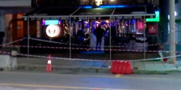 Alldaynews.gr Σοκ στη Θεσσαλονίκη: Νεκρός αστυνομικός μετά από συμπλοκή σε μπαρ (φωτο, video)