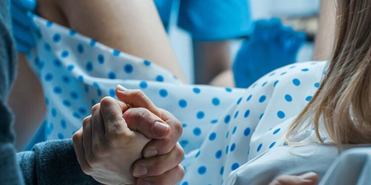 τοκετός γέννα έγκυος εγκυμοσύνη πεθερά