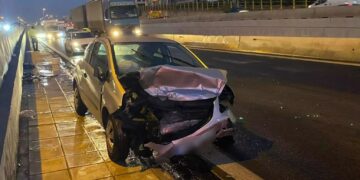 Alldaynews.gr Θεσσαλονίκη: Τροχαίο στον περιφερειακό – Αυτοκίνητο “πέταξε” στο αντίθετο ρεύμα και συγκρούστηκε μετωπικά με άλλο ΙΧ (video)