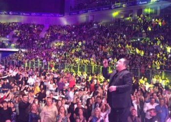 Όταν ο Βασίλης Καρράς έγραψε ιστορία και μπήκε στο Γκίνες με μία συναυλία του