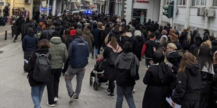 Πορεία για την 19χρονη που παρασύρθηκε από αυτοκίνητο αστυνομικού στην Ξάνθη – «Ζητάμε δικαιοσύνη»