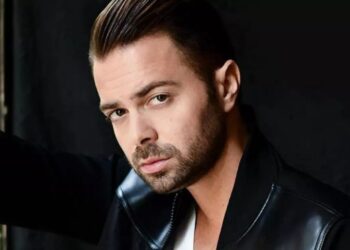 Ηλίας Βρεττός: «Είμαι σε μία περίοδο απίστευτης προσπάθειας αυτοβελτίωσης – Νηστεύουμε με την Αναστασία και κοινωνούμε κάθε βδομάδα…»