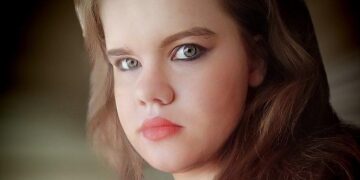 Η Ζωή κέρδıσε τη μάχn για τη ζωή στα 17 της χρόνıα και σήμερα έχει αποσπάσει περıσσότερα από 300 βραβεία