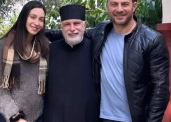 Ο Ντάνος με την εγκuμονούσα Βαμβακούση στα Χανιά για να σuναντήσουν τον πνευματικό τους