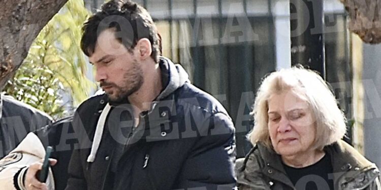 Alldaynews.gr Auτός είναι ο 35χρονος που μαχαiρωσε μέχρι θaνάτου τον πατέρα του μπροστά στην μητέρα του (φωτο, video)