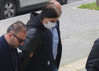 Έξαλλοι αστυνομικοί στη Θεσσαλονίκη με απίστευτες διαταγές – Μεταγωγές με κουστούμια και περιπολίες… με γόβες