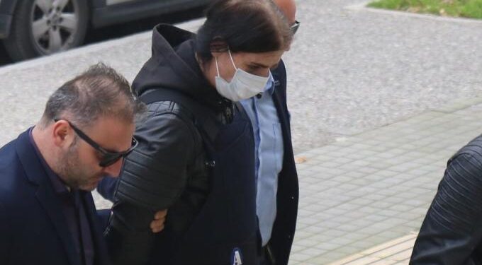 Alldaynews.gr Έξαλλοι αστυνομικοί στη Θεσσαλονίκη με απίστευτες διαταγές – Μεταγωγές με κουστούμια και περιπολίες… με γόβες
